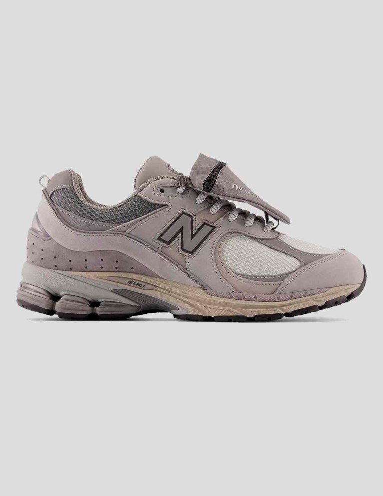 Zapatillas NEW BALANCE 2002r team away grey/dark silver metallic/summer fog