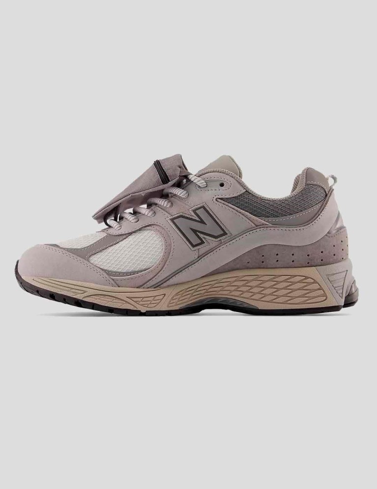 Zapatillas NEW BALANCE 2002r team away grey/dark silver metallic/summer fog
