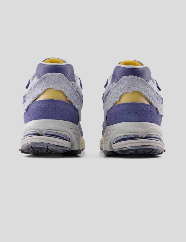 Zapatillas NEW BALANCE 2002r light artic grey/purple