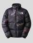 Caçadora THE NORTH FACE 1996 retro nuptse jacket tnf black trail glow print