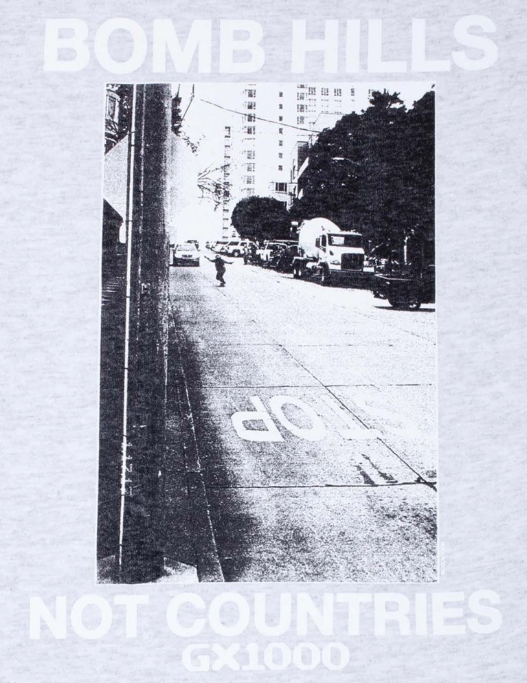 Camiseta GX1000 bomb hills not countries tee ash