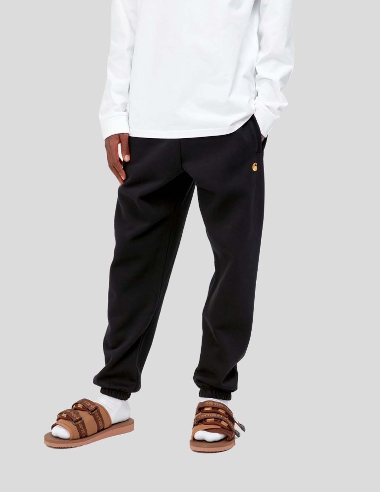 Pantalón CARHARTT WIP  chase sweat pant black/gold 